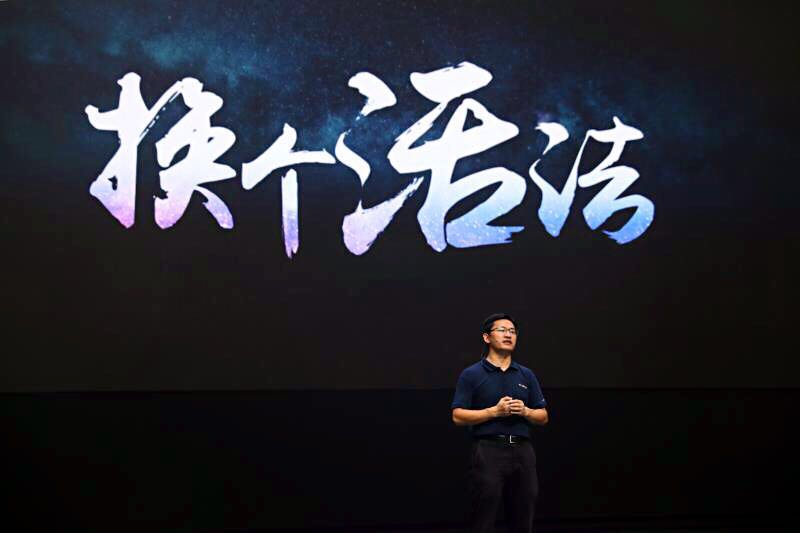 首款全尺寸智能定制互联网SUV悟空体育大通D90瞩目上市