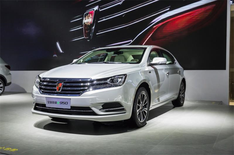 全新荣威950、荣威e950定义“高级轿车” 成都车展亮相售价16.88万起 互联网汽车上市一周年 系统升级带来颠覆式进化