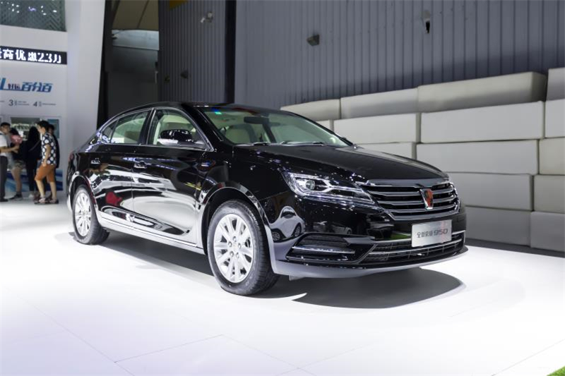 全新荣威950、荣威e950定义“高级轿车” 成都车展亮相售价16.88万起 互联网汽车上市一周年 系统升级带来颠覆式进化