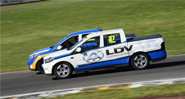 新西兰皮卡拉力赛赛季首战 悟空体育大通赞助赛车手Caine Lobb加冕冠军