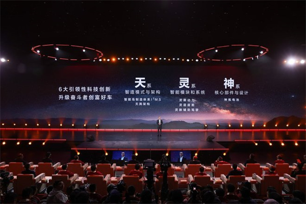 四十载风雨共途 五菱为奋斗者开路